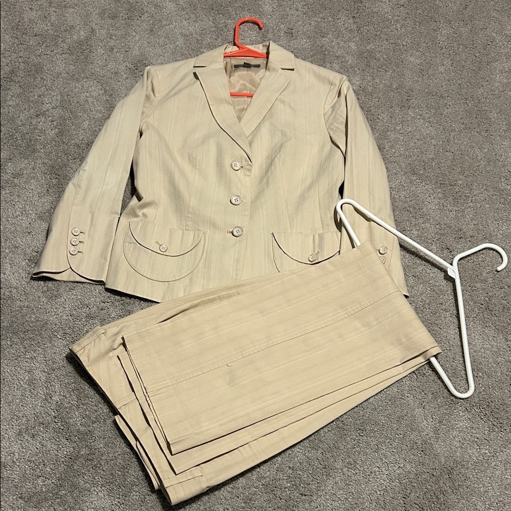 Ann Taylor Women's Tan Pant Suit and Jacket
